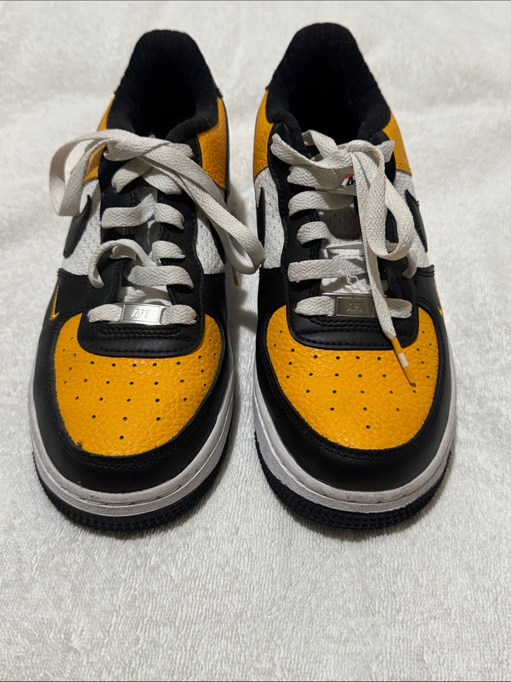 Nike Yellow, Black & White Low-Top Sneakers